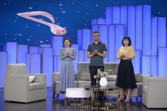 周广兵携小兵子受CCTV3邀请参加《向幸福出发—为爱而歌》录制