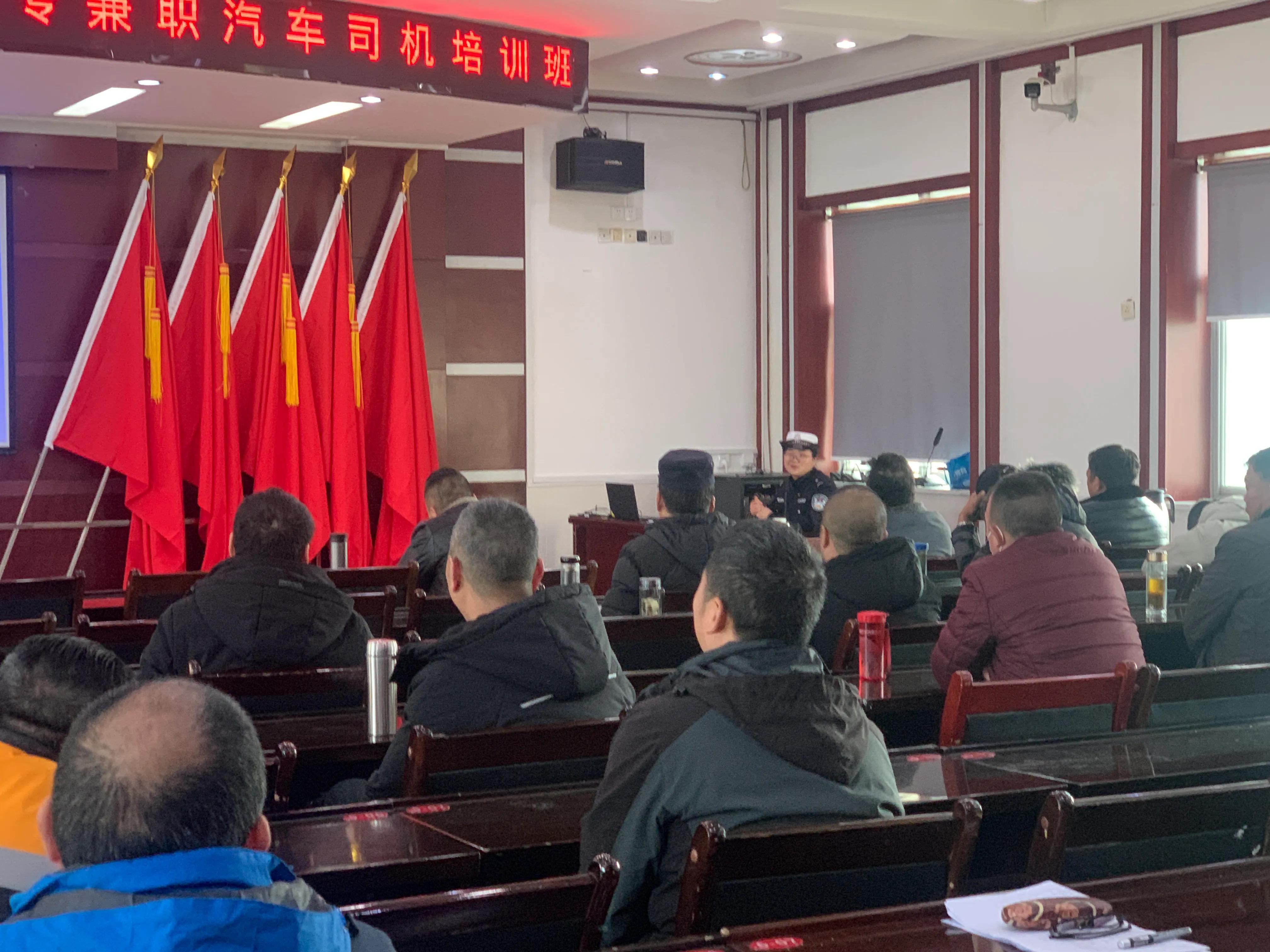 交通秩序大提升 文明创建我先行丨汉中交警一大队宣讲团出动：为城市文明“加分”