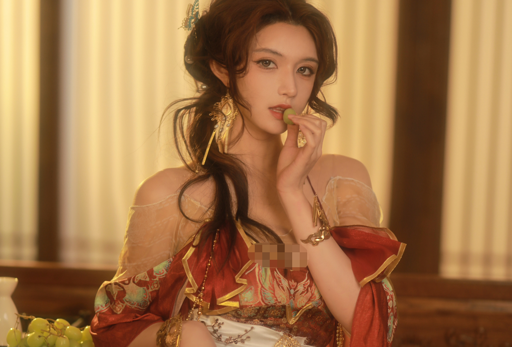 00后服装专业小姐姐 COSPLAY兔子精 画面太美了！-哪边嗨