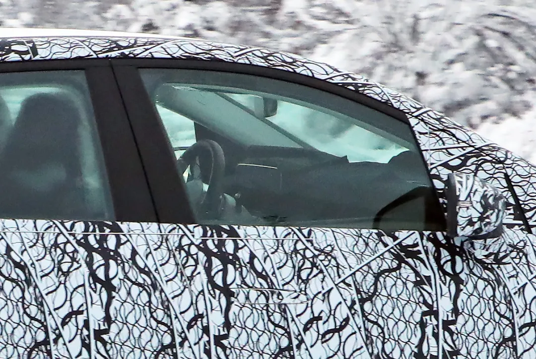 冬练三九——奔驰EQE SUV加紧测试