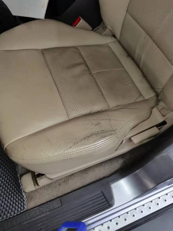 你看這座椅像8萬公里嗎？車商說車子驗(yàn)出任何問題賠款1萬元