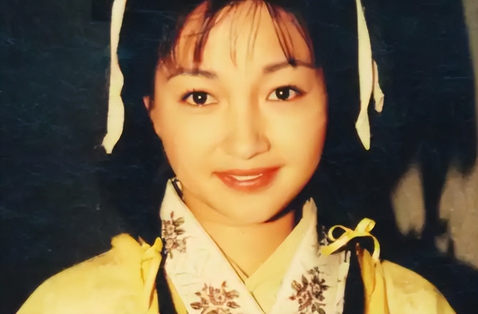 街头卖艺、卑微求职、卖货求生，这5位过气女星如今有多窘？