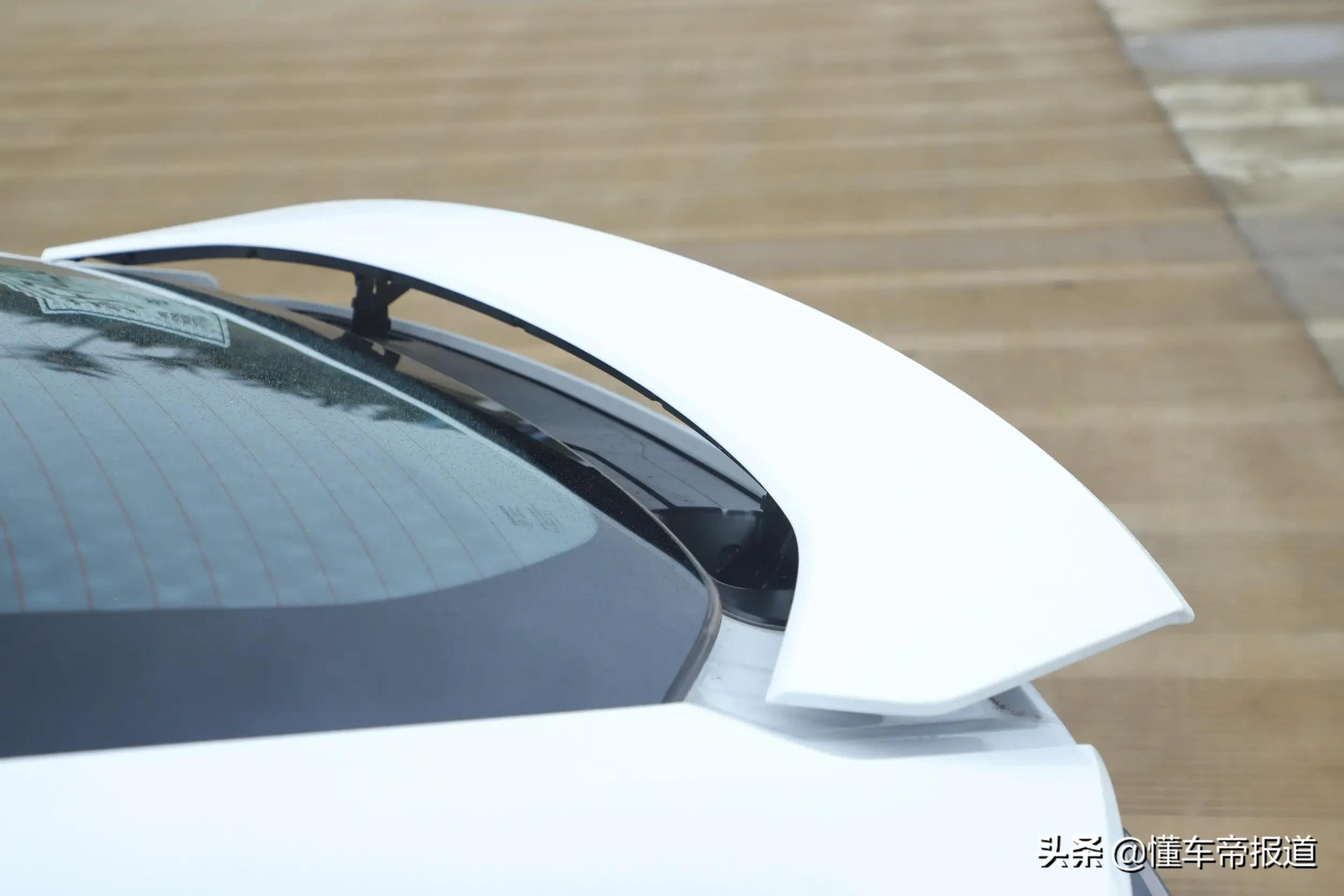 新车 | 电动尾翼加持！长安UNI-V正式上市，售10.89万元起