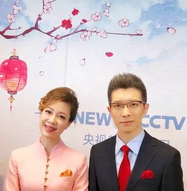48岁央视主持李文静，戴假发10多年，与老公一直坚持成为丁克一族