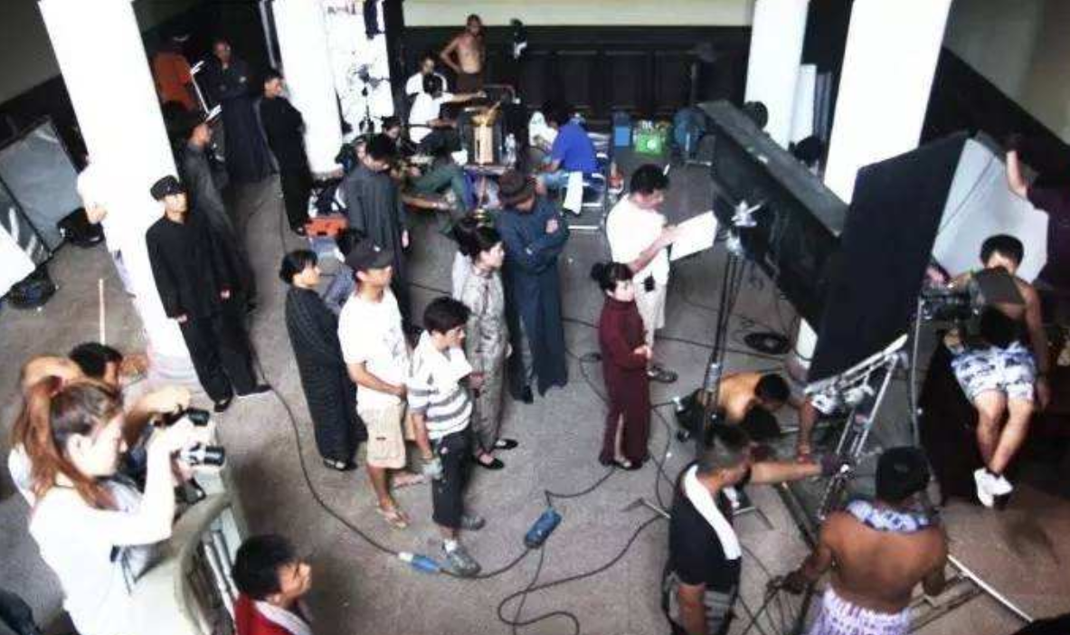 妻子是央视制作人，丈夫是老师，6旬夫妻退休后做面包火到了法国