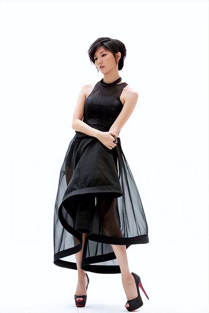 孙燕姿再次复出，为何她的清新气质，削弱了很多，人也有臃肿感？