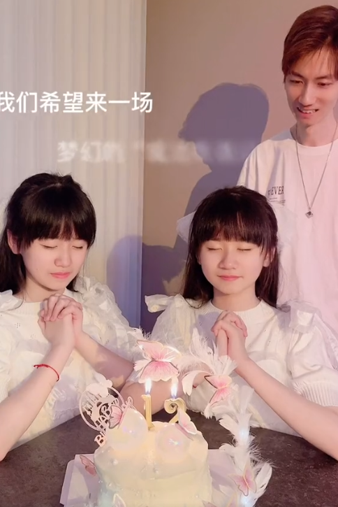 全网最默契姐妹花：“复制粘贴”双胞胎，自学跳舞圈粉1600万