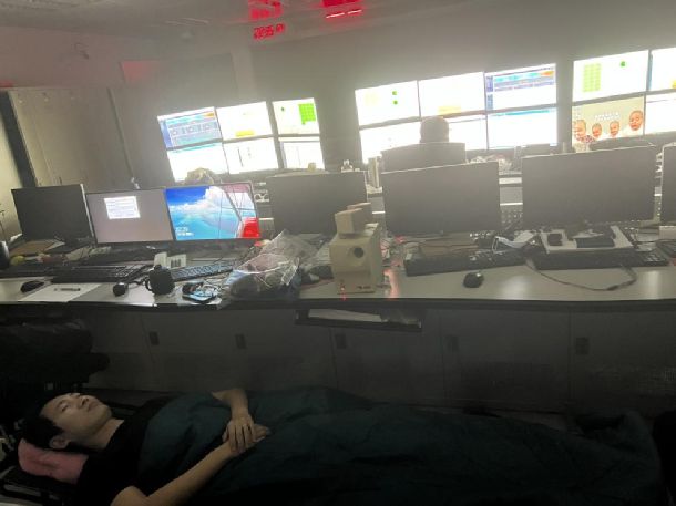 刚通报！1565+7090，上海大暴发！券商、基金员工深夜紧急逆行