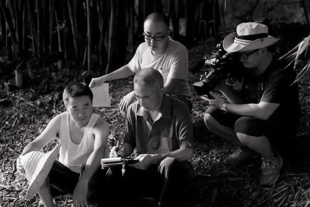 苏州一拆迁户，矮楼被别墅群包围，1000万也不拆，回家还得渡河