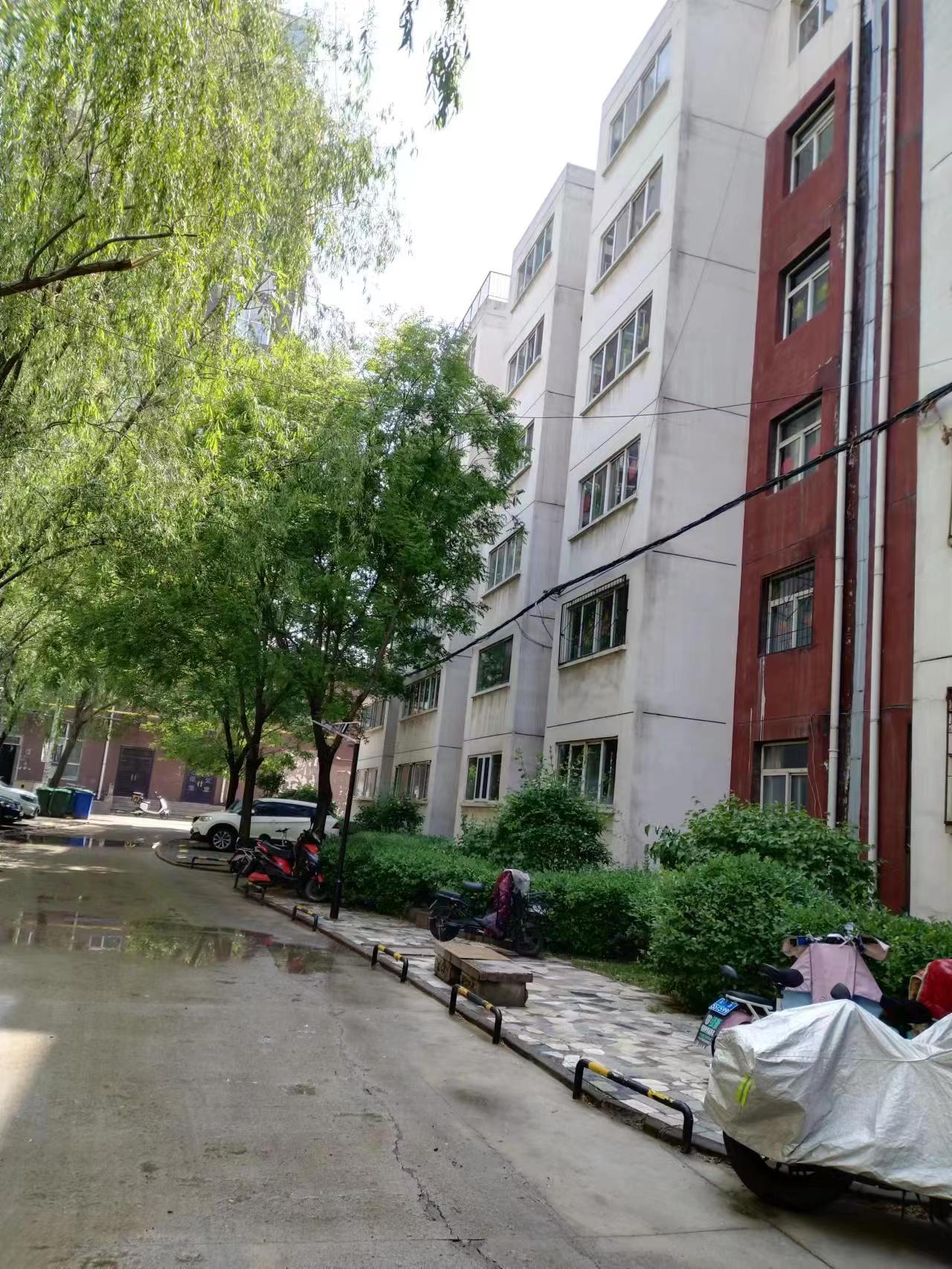 购房首付一半后阁楼单价涨近千元，起诉开发商恶意加价十多年难入住，法院：开发商解约请求不成立判决交房