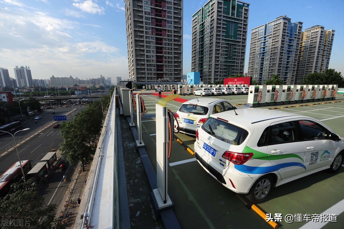 特写｜2022年补贴再降30%，买新能源汽车还划算吗？