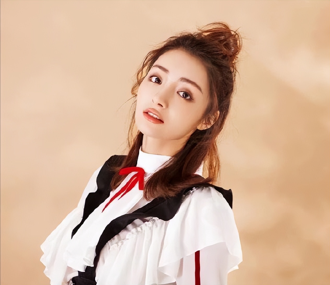 新疆盛产美女！这10位“哈密瓜”女星，充满了“异域风情”