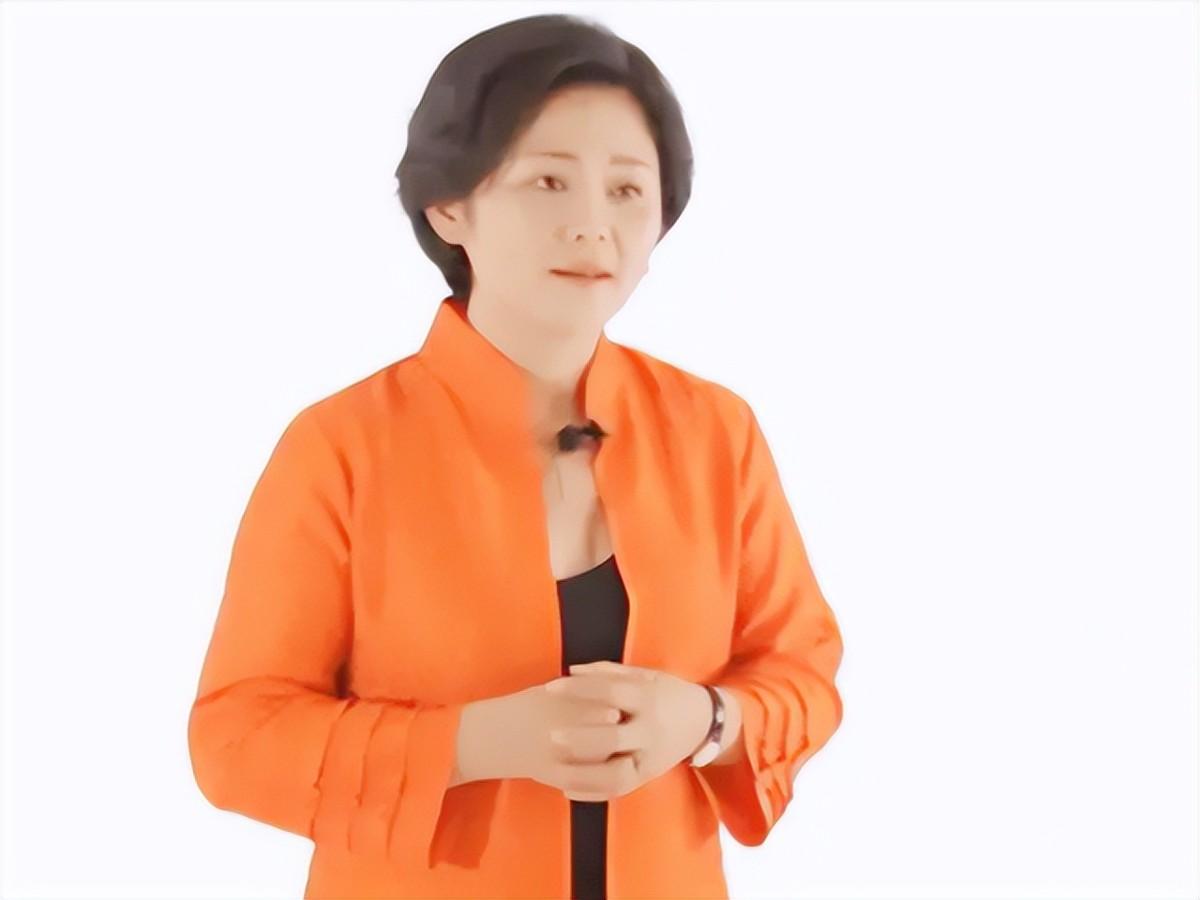 前央视主持患癌后，痛心反问：现在还有多少人过着我从前的生活