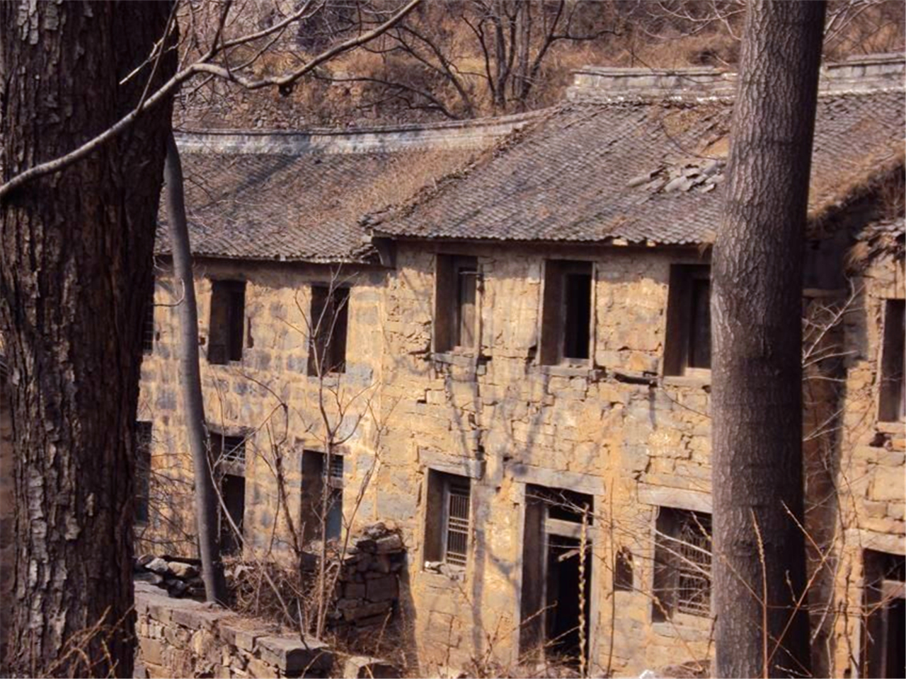 中国第一鬼村封门村真有灵异事件?网红夜闯鬼村,为何报警求救?