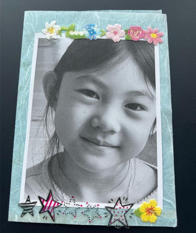 陈冠希父亲节与李灿森聚会心情好，开心晒女儿的礼物，称心融化了