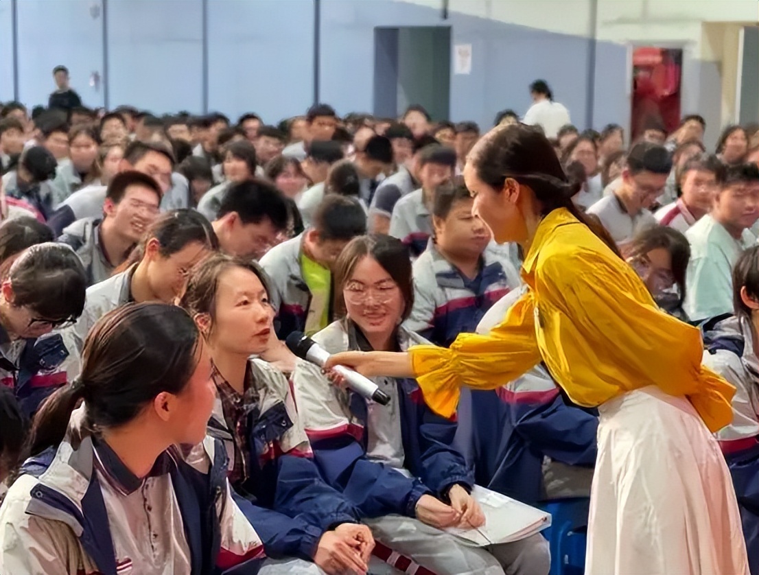 高考填报志愿尽量避开！北大教授：3类职业10年可能被“取代”