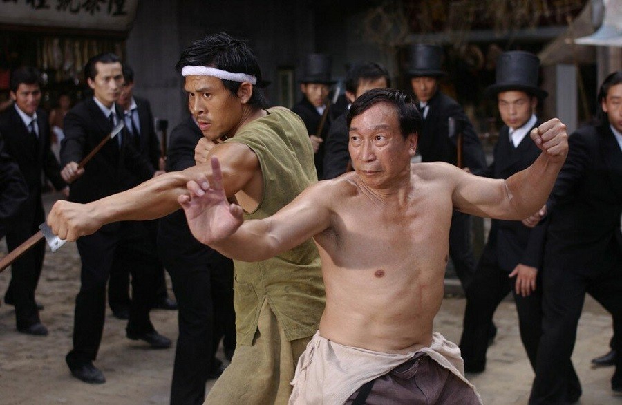 导演:周星驰类型:动作,喜剧,犯罪主演:周星驰 冯小刚 元华 董志华 陈