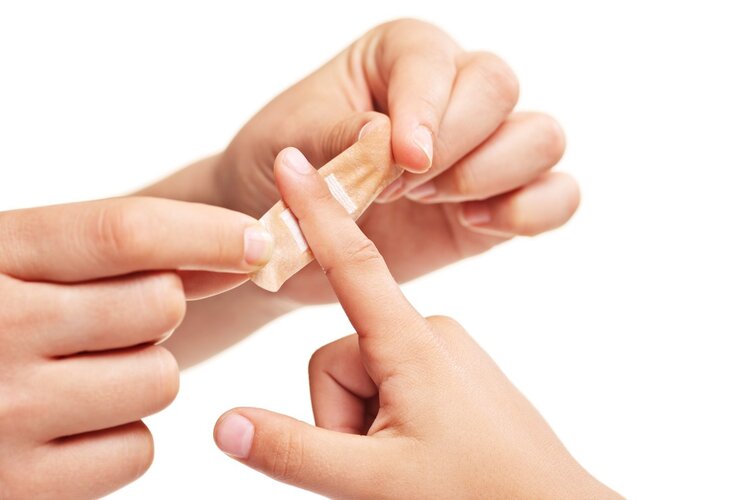 脚趾甲老往肉里钻，一碰还疼？教你3个妙招，预防甲沟炎告别疼痛