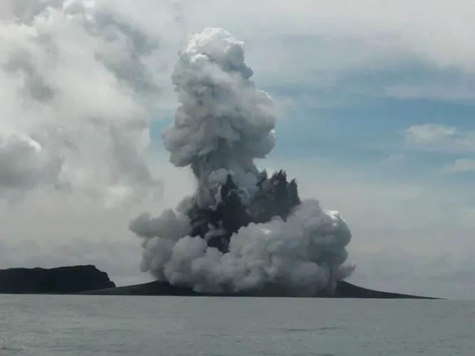 汤加火山超级大爆发：地球的一颗青春痘又爆了