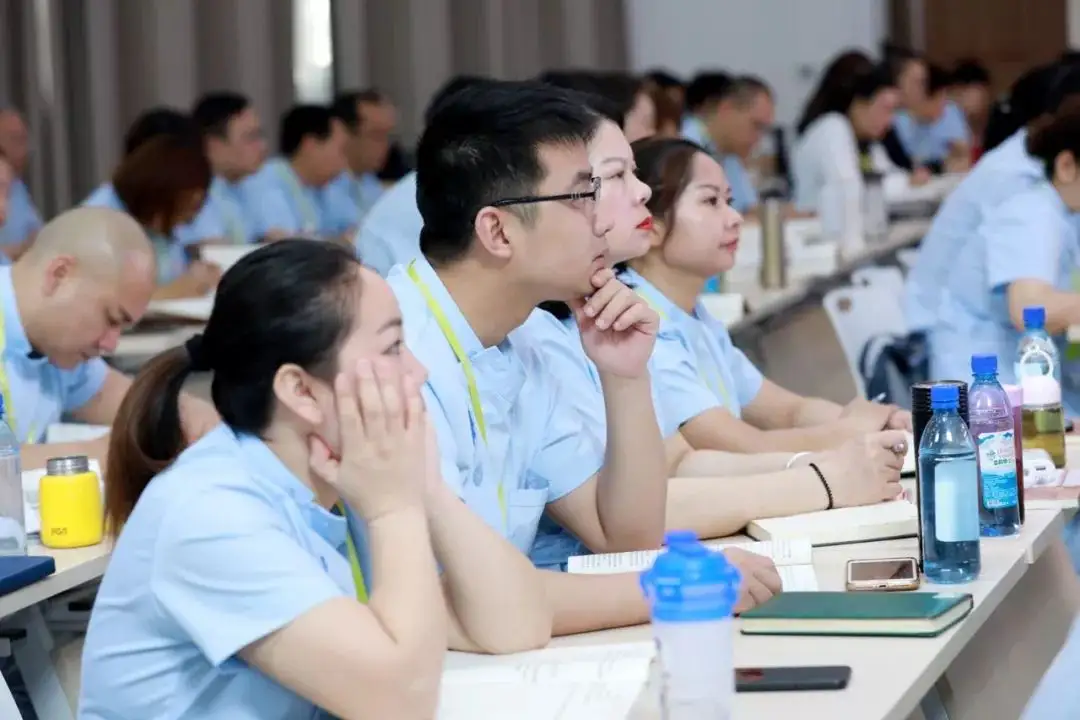 清华大学换帅，新校长上任却引起了很多网友的质疑，不是院士？