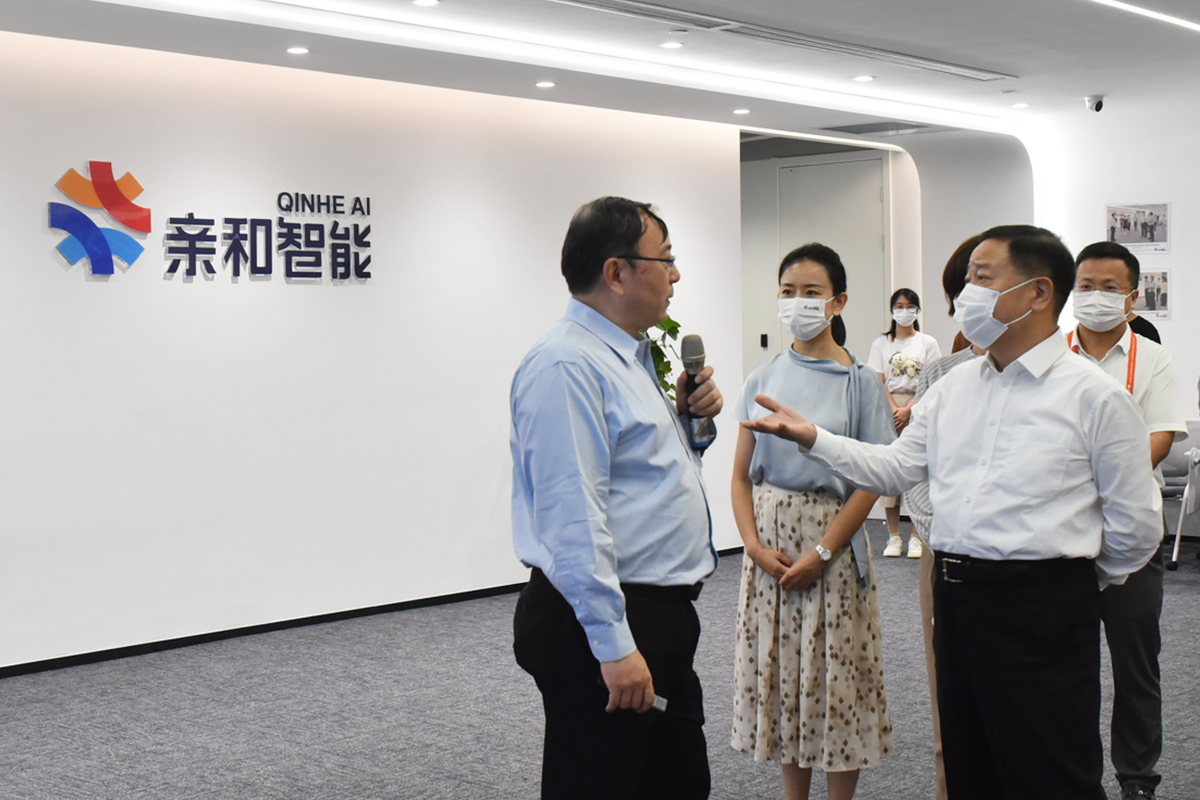 2022年中国国际消费品博览会江西省政府代表团实地考察亲和智能