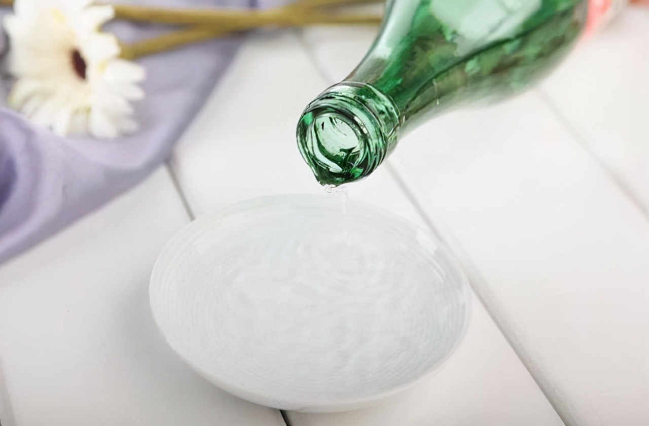 坚持用“醋”洗头，一段时间会有何变化？4大变化或“不请自来”