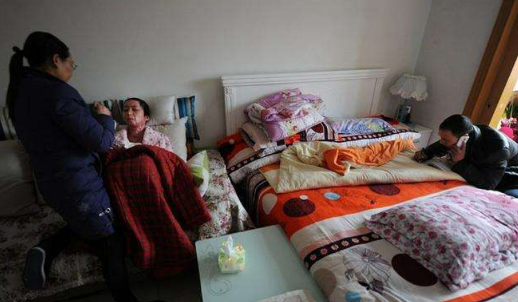 10年前，为了爱情不择手段的官二代，当街泼汽油报复16岁少女周岩