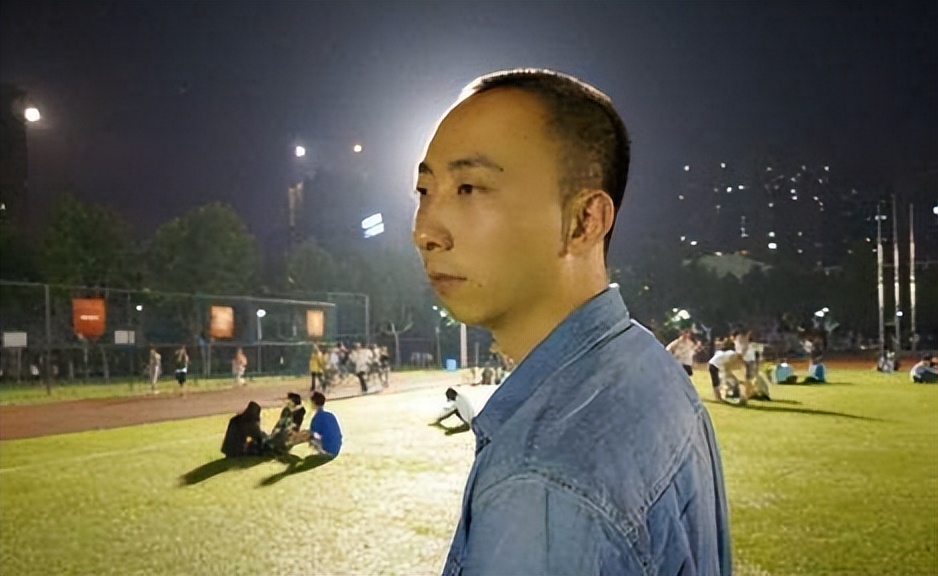 有人选择在娱乐圈硬混，有人选择保家卫国，同是星二代差距还挺大