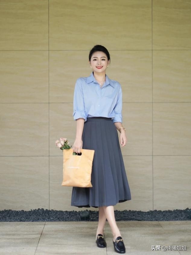 入秋后才发现：不流行靴子了！满大街都在穿“乐福鞋”，洋气百搭