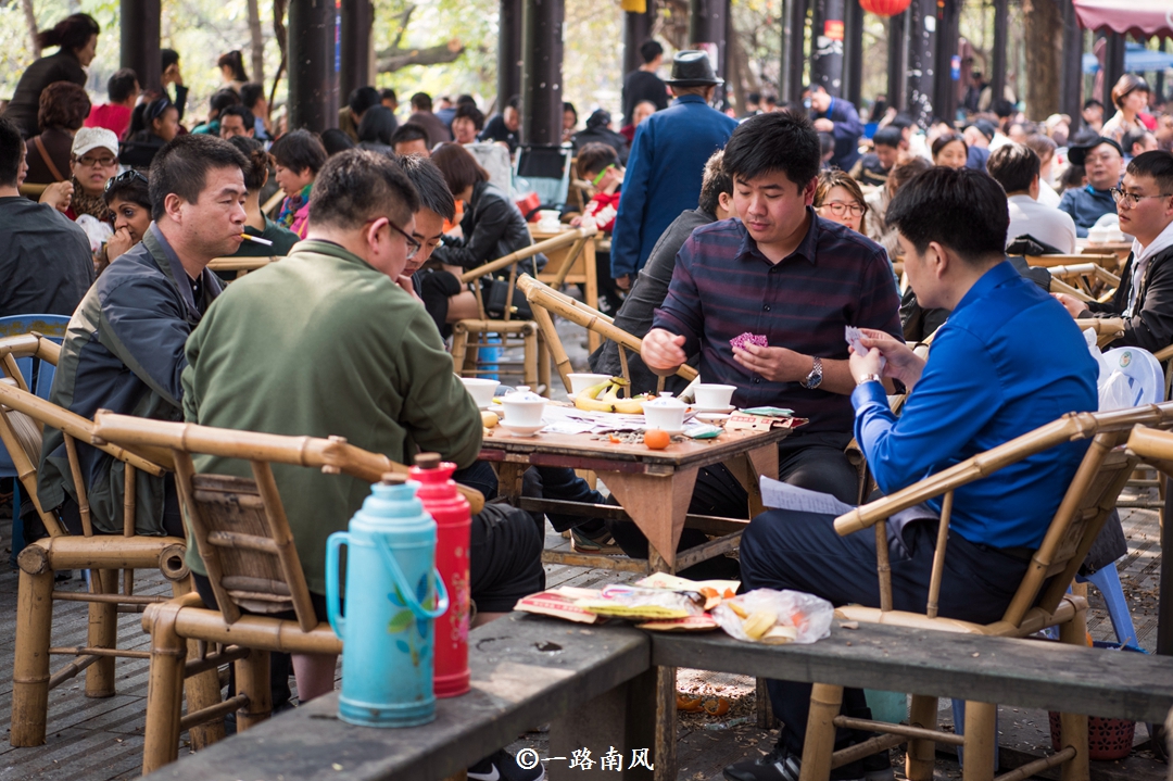 成都站到宽窄巷子怎么走（成都市区必去的这三个景点）