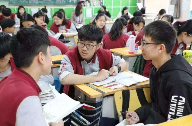 同样是高中生，一个上公立高中一个上私立高中，3年后差距明显