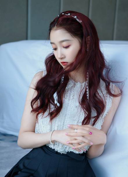 很奇怪晓彤不管什么类照片，看到她始终感觉还是“国民闺女”