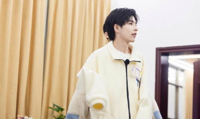 “人类高质量学霸”北大校草，因酷似杨洋走红，网友：我要上北大