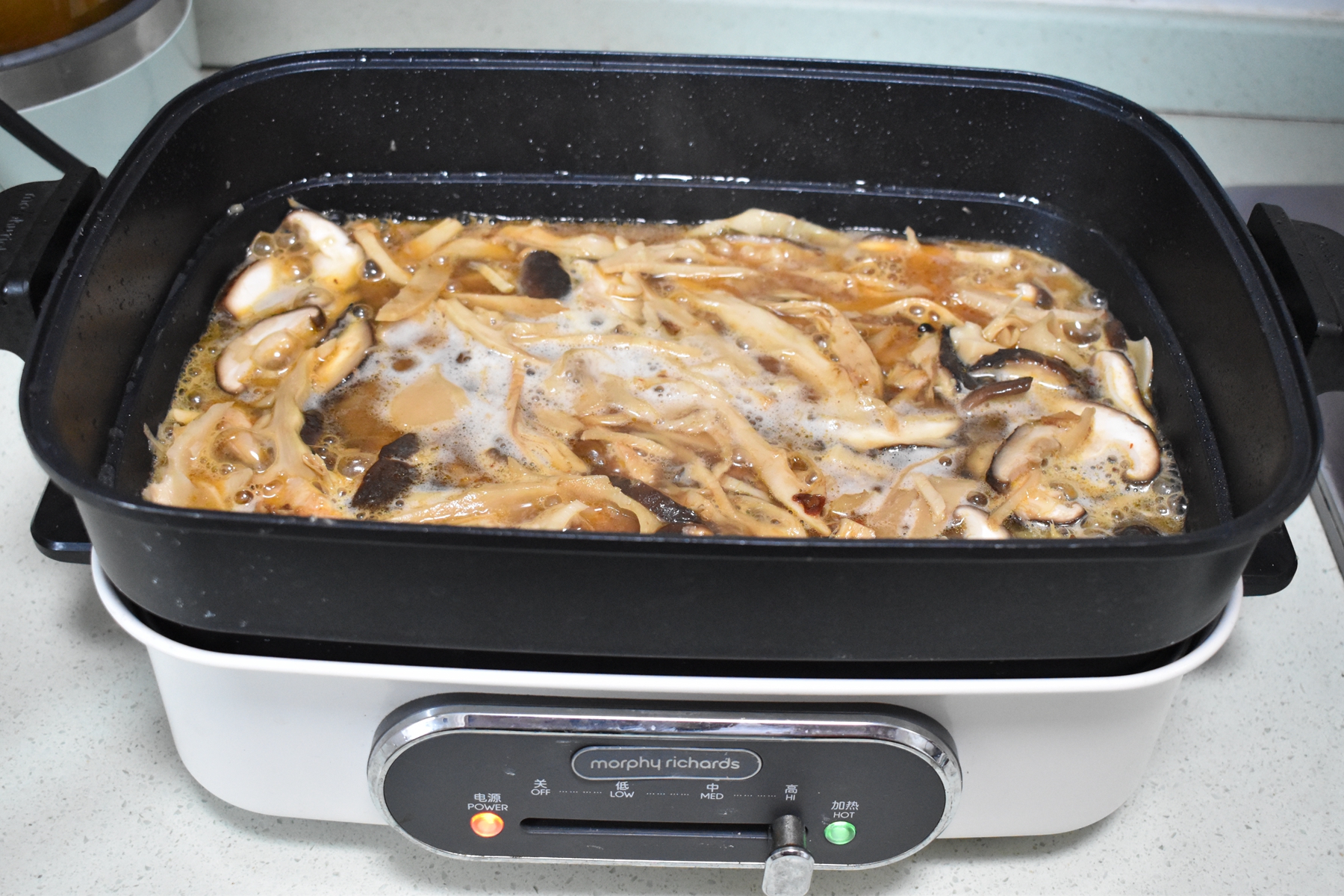 在家吃烤鱼火锅，食材丰富简单省事，好吃又实惠，家人赞不绝口