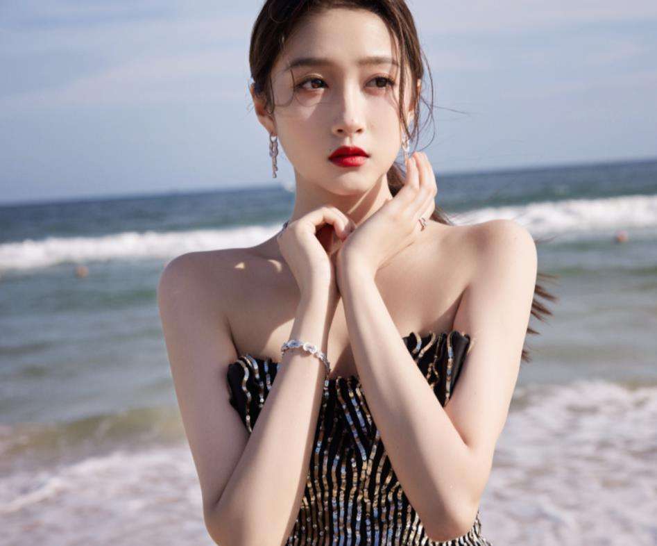 很奇怪晓彤不管什么类照片，看到她始终感觉还是“国民闺女”