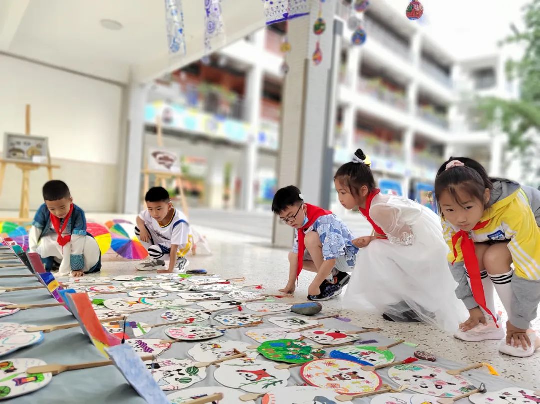 连接梦想，缤纷童年｜双流区实验小学外国语学校举行美术社团展览