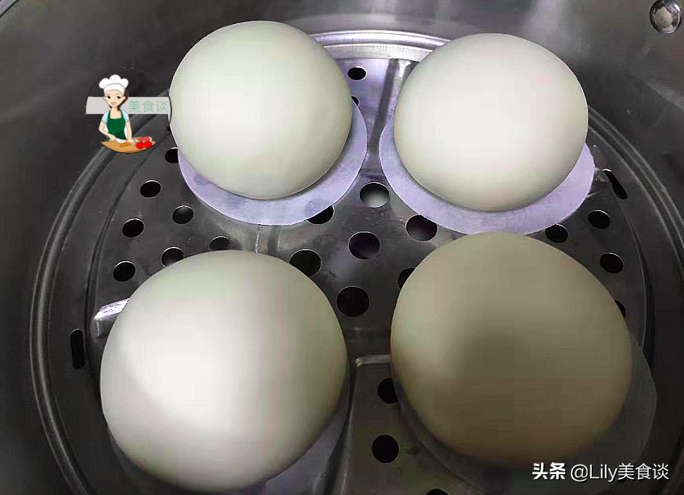 蒸馒头时，冷水还是沸水好？争议挺大，牢记4个关键点，暄软白胖