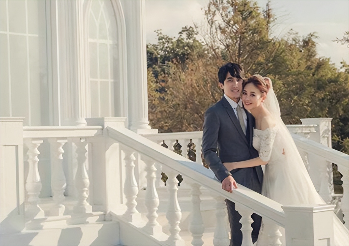 39岁女星宣布诞下龙凤胎！早产出血崩溃大哭，宝宝仅3.2斤需插管