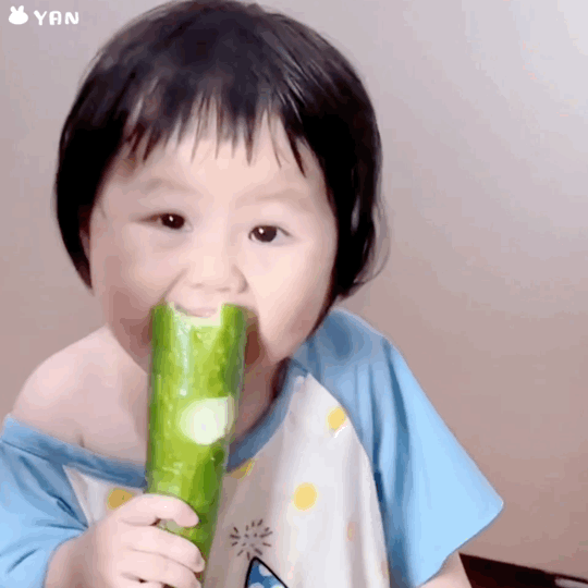 可爱表情包  小伙子，我是你的菜吗？