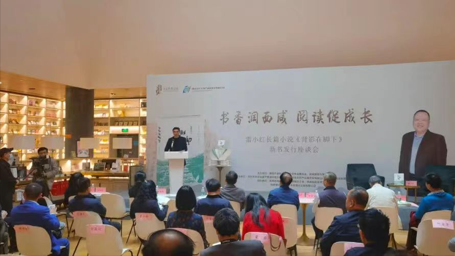 ��С�쳤ƪС˵����Ӱ�ڽ��¡�������̸���ڰ�����Ǿٰ�