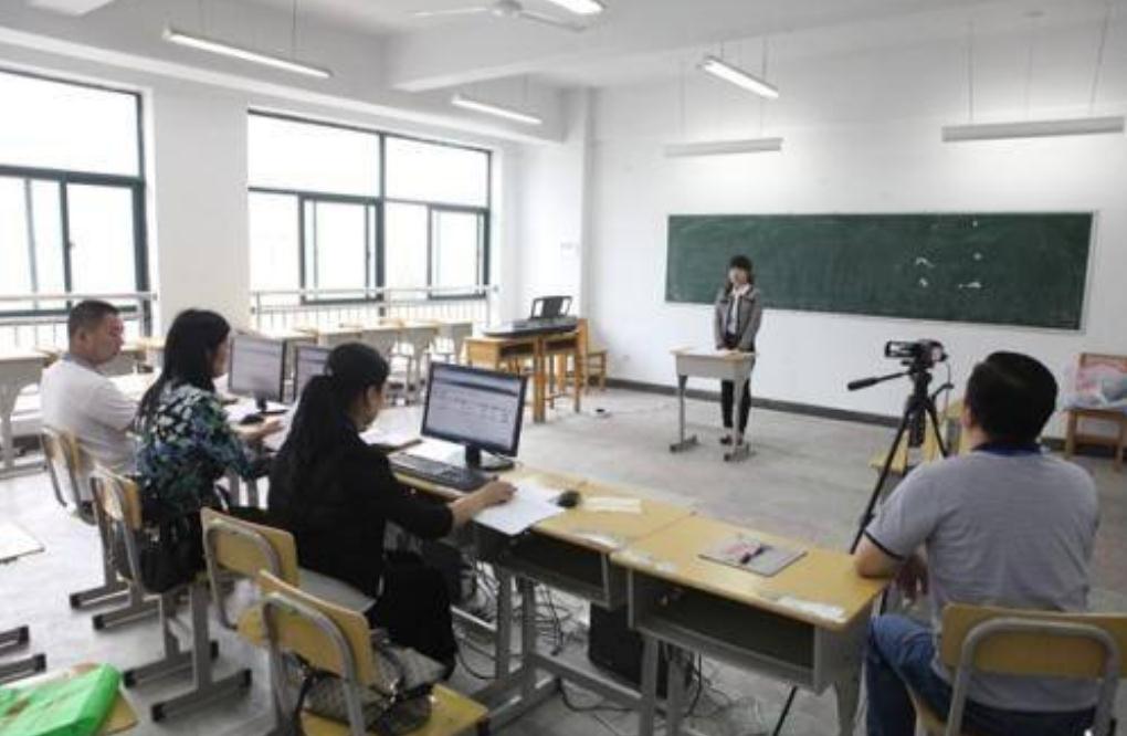 大学生迎来好消息，3类学生将“免试”教资，2022年开始正式实行