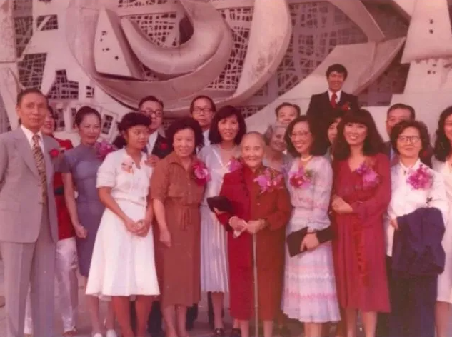 江苏母亲守寡54年，一连培养出13个博士，总结出15字的教子经