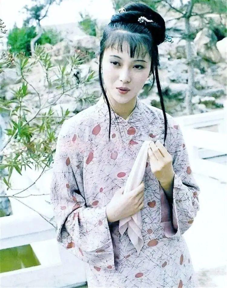 87版红楼梦邢蚰烟零差评的角色扮演者李伊气质很像林黛玉