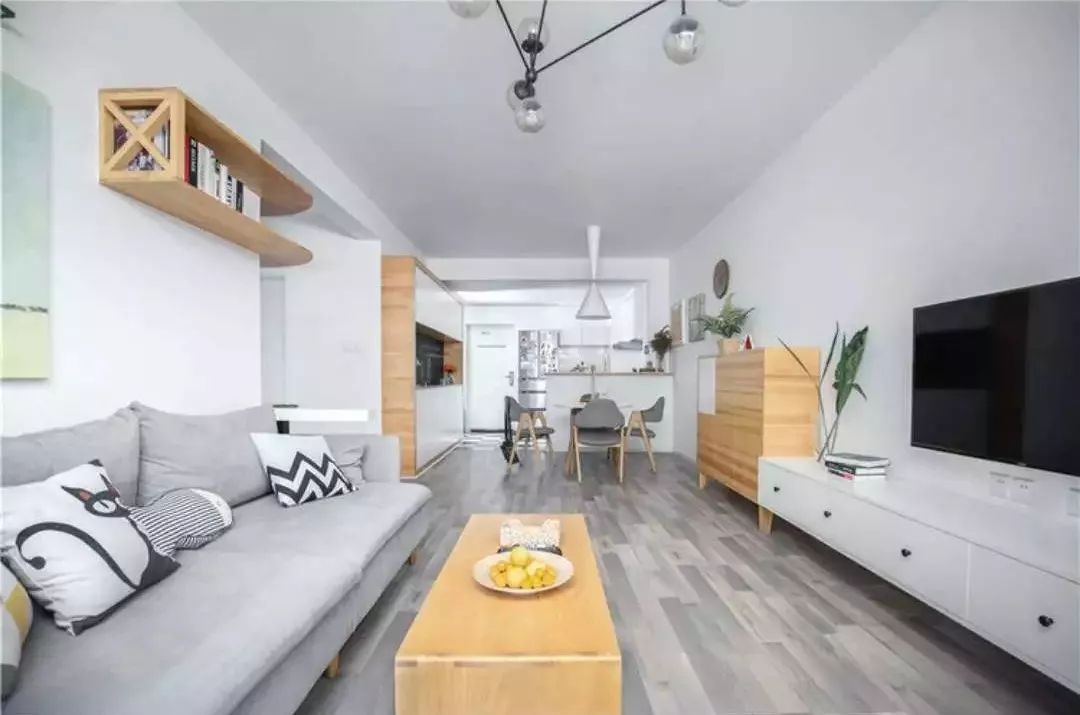 90平两室一厅，独立书房，还有特大阳台，怎么装修的？