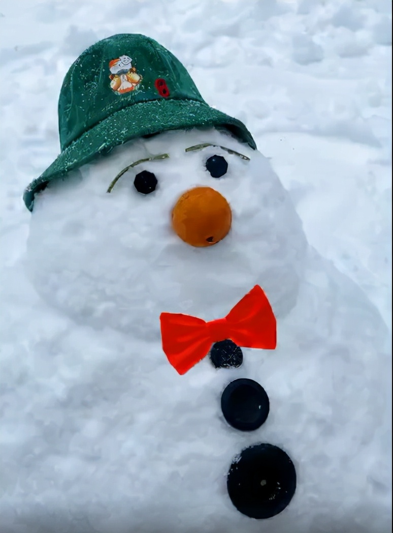 湖南人堆雪人花样百出,画风更是丑出天际,网友:这届雪人好野