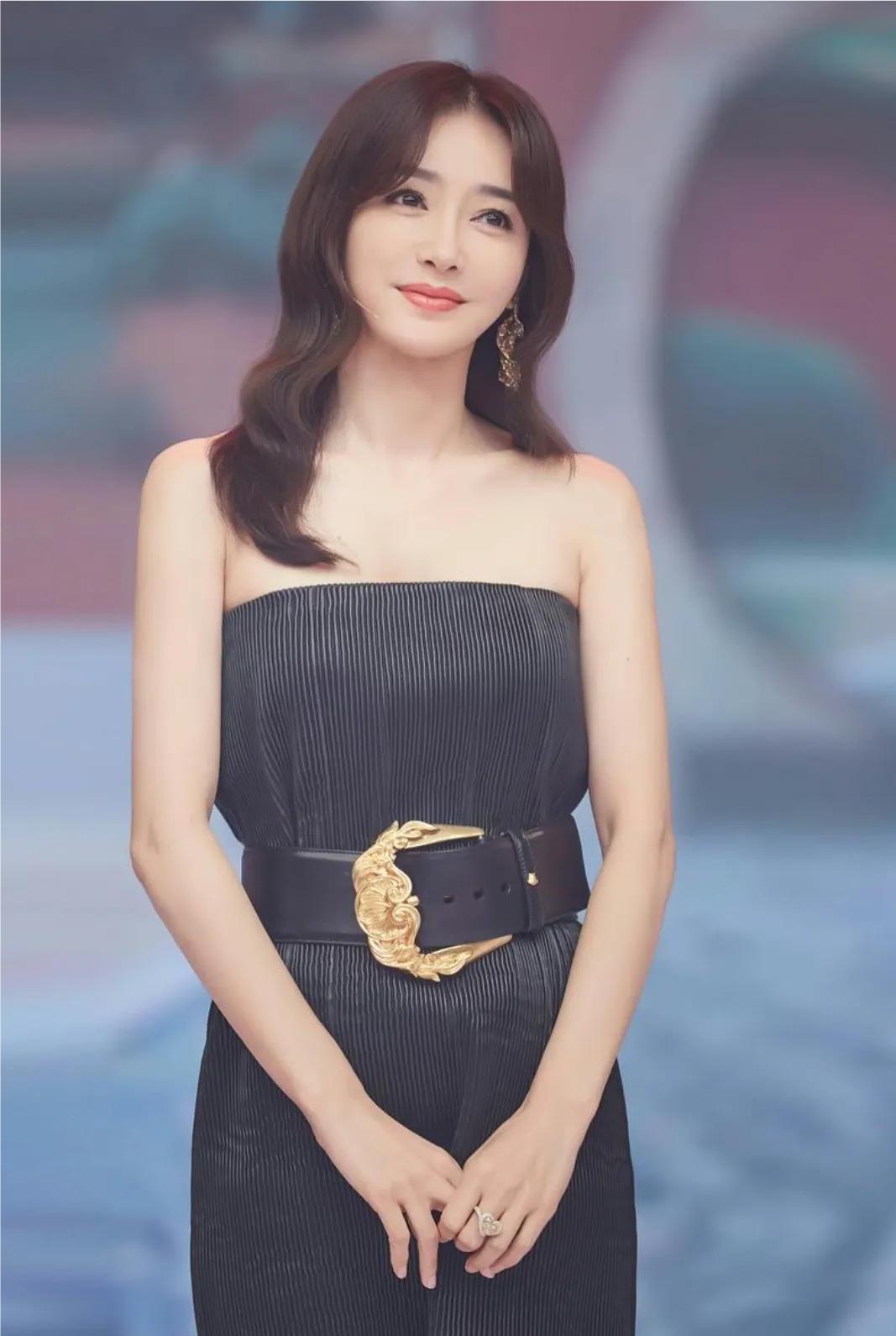 秦岚高清壁纸，展现精致容颜令人心动