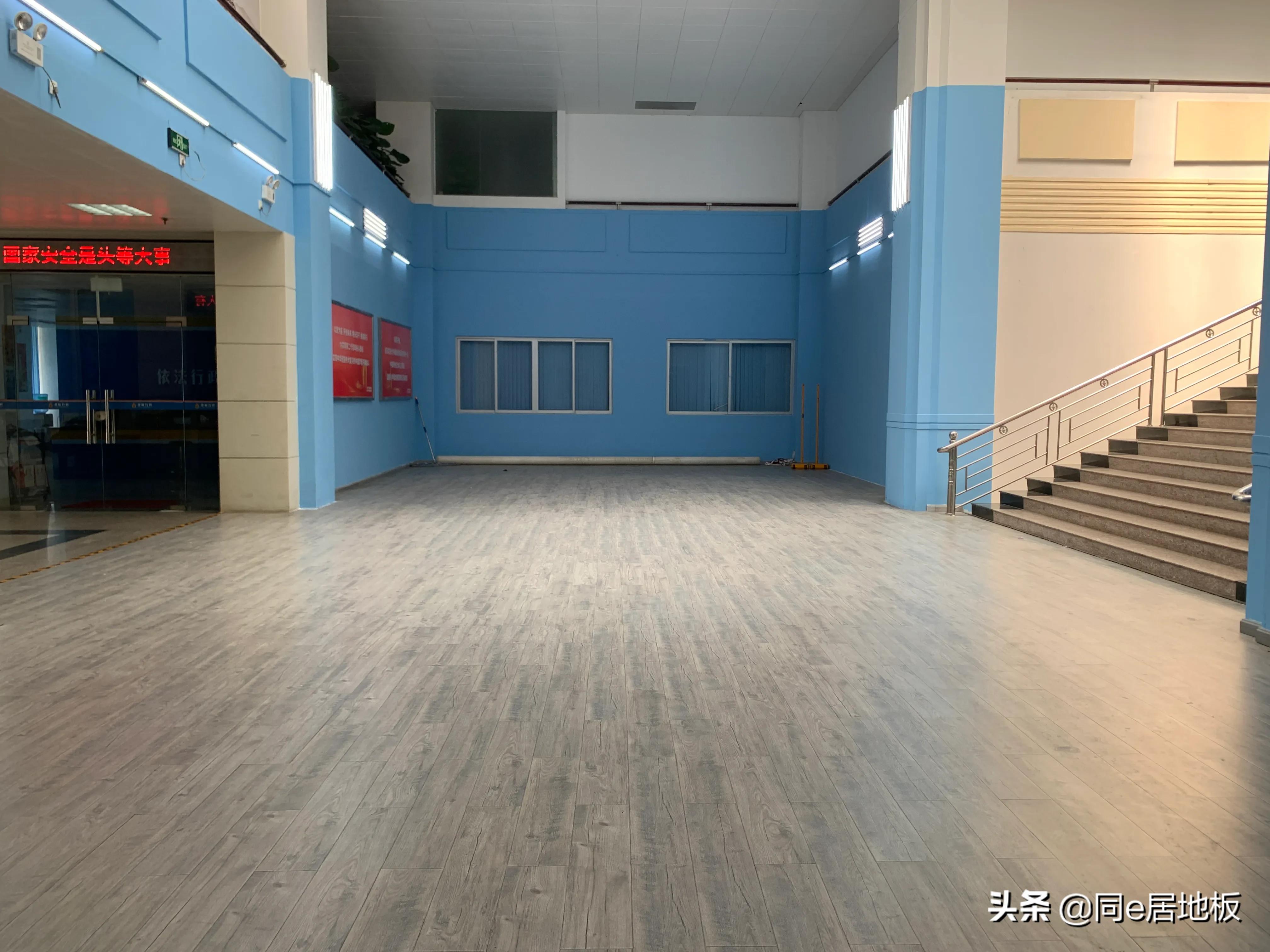 港口公司室内羽毛球场pvc运动地板铺装案例