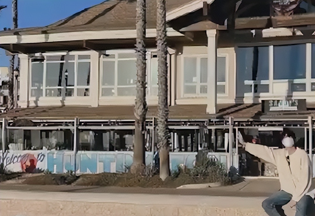 李敏镐晒图，重回《继承者们》取景地，“车恩尚”却早已成为妈妈