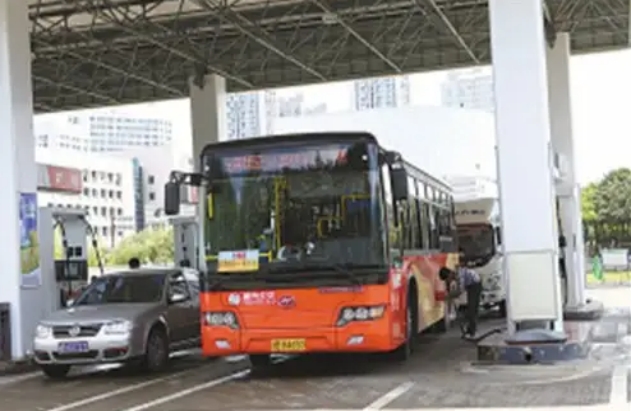 80年代，一位东北公交司机声称自己能把“水变油”，后来怎样了？