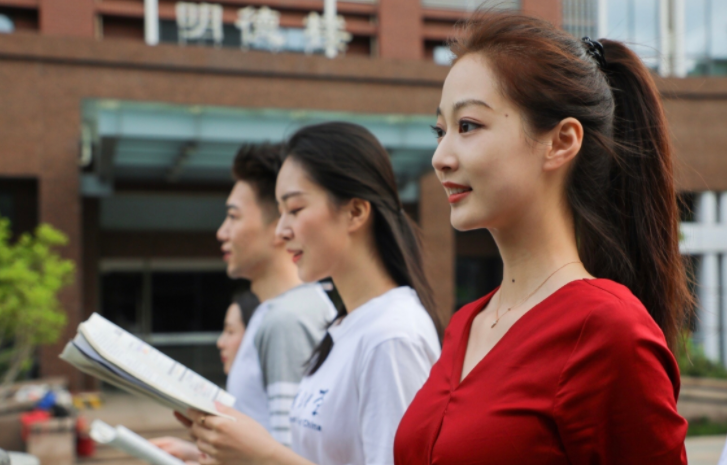 中传校花冯琳，保研复旦继续读书，并且加入冬奥会的宣传之中